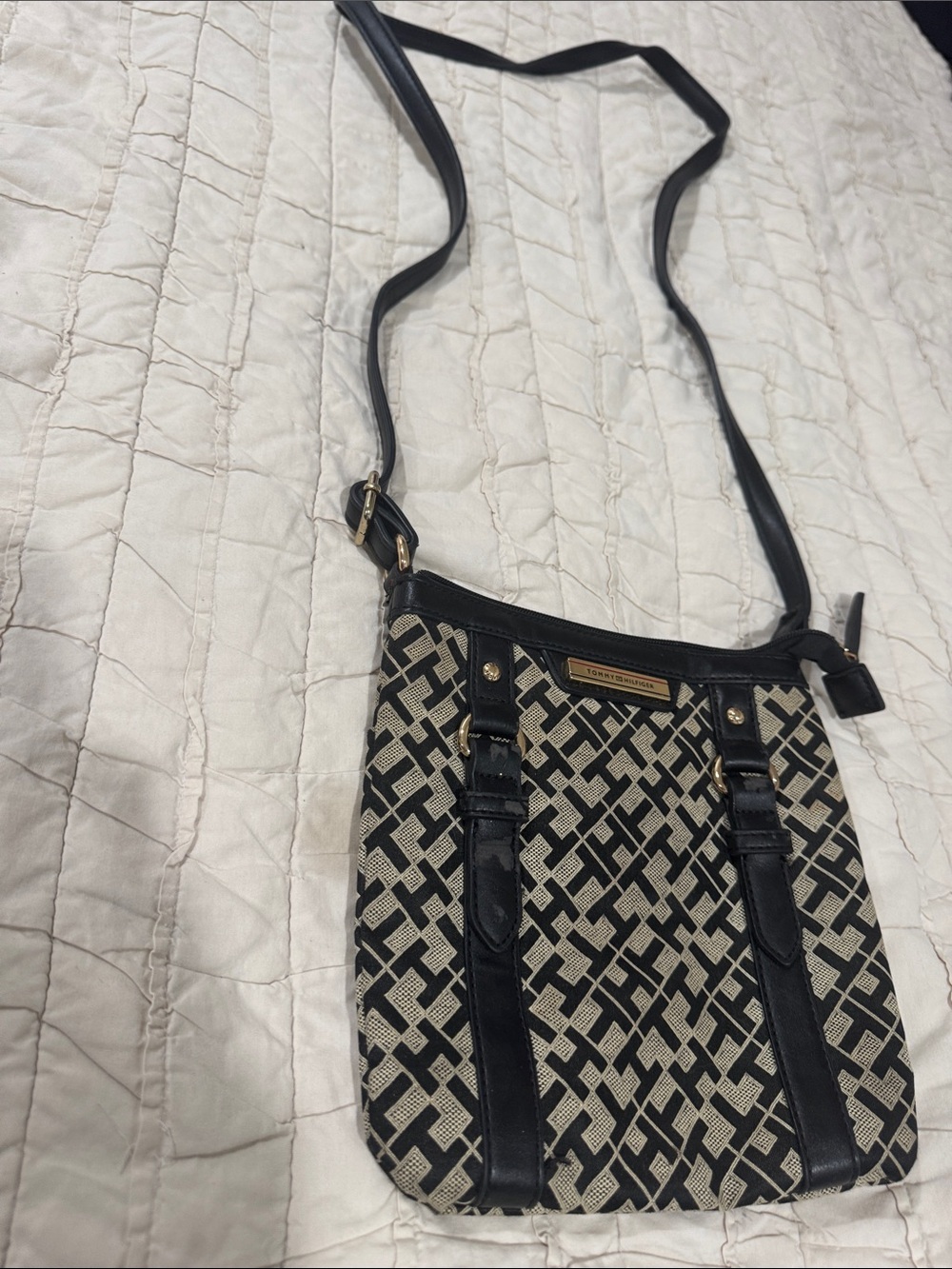 Tommy Hilfiger Crossbody small purse in Black and Cream with Branded Plaque
